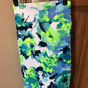 Knee length stretchy skirt size small